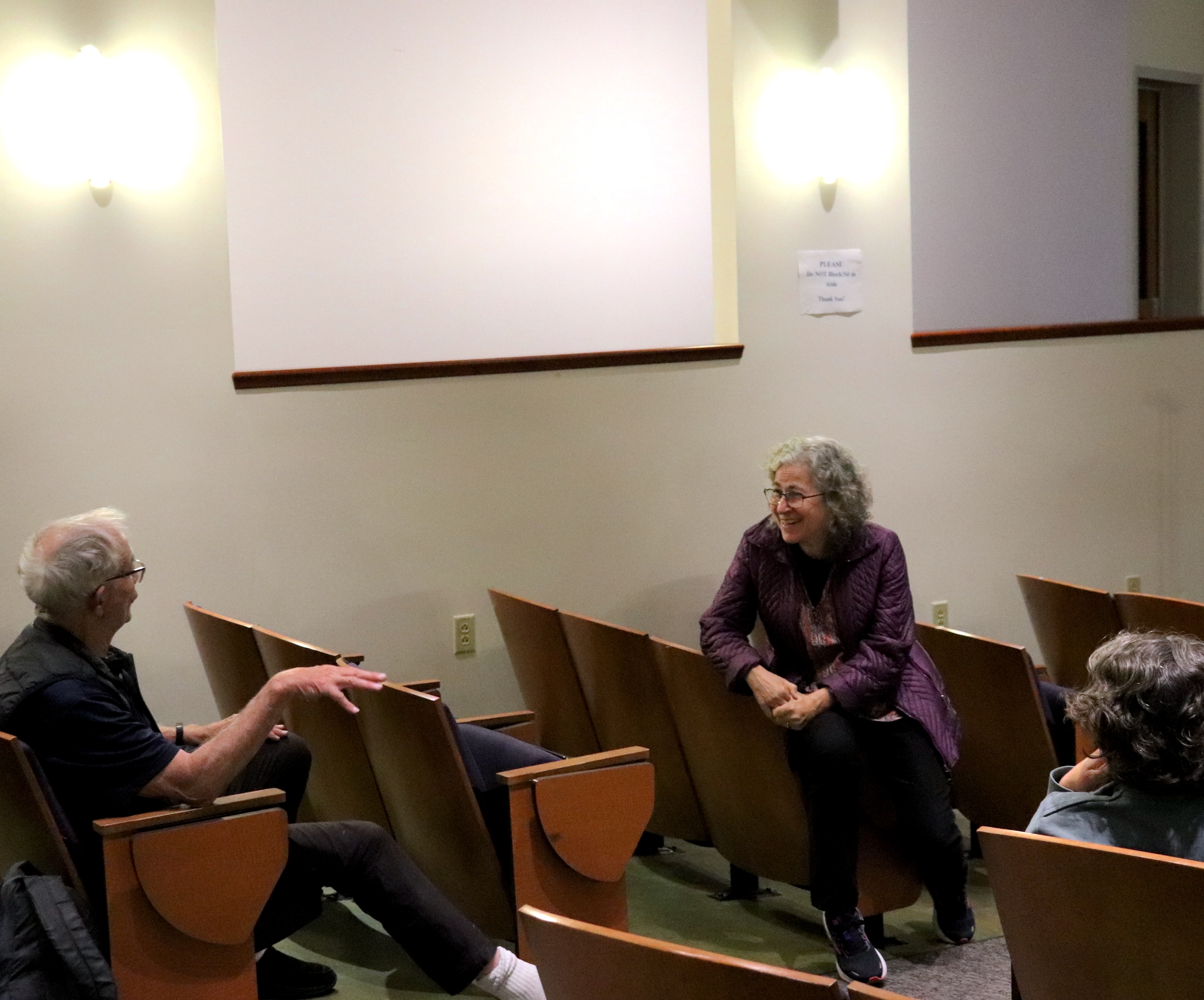 Linda Hill, Distinguished Professor, Director of Transportation Research and Education for Driving Safety, and Associate Dean for Community Relations at the Herbert Wertheim School of Public Health, UC San Diego, presents at the ITS Transportation Seminar Linda Hill, Distinguished Professor, Director of Transportation Research and Education for Driving Safety, and Associate Dean for Community Relations at the Herbert Wertheim School of Public Health, UC San Diego, presents at the ITS Transportation Seminar