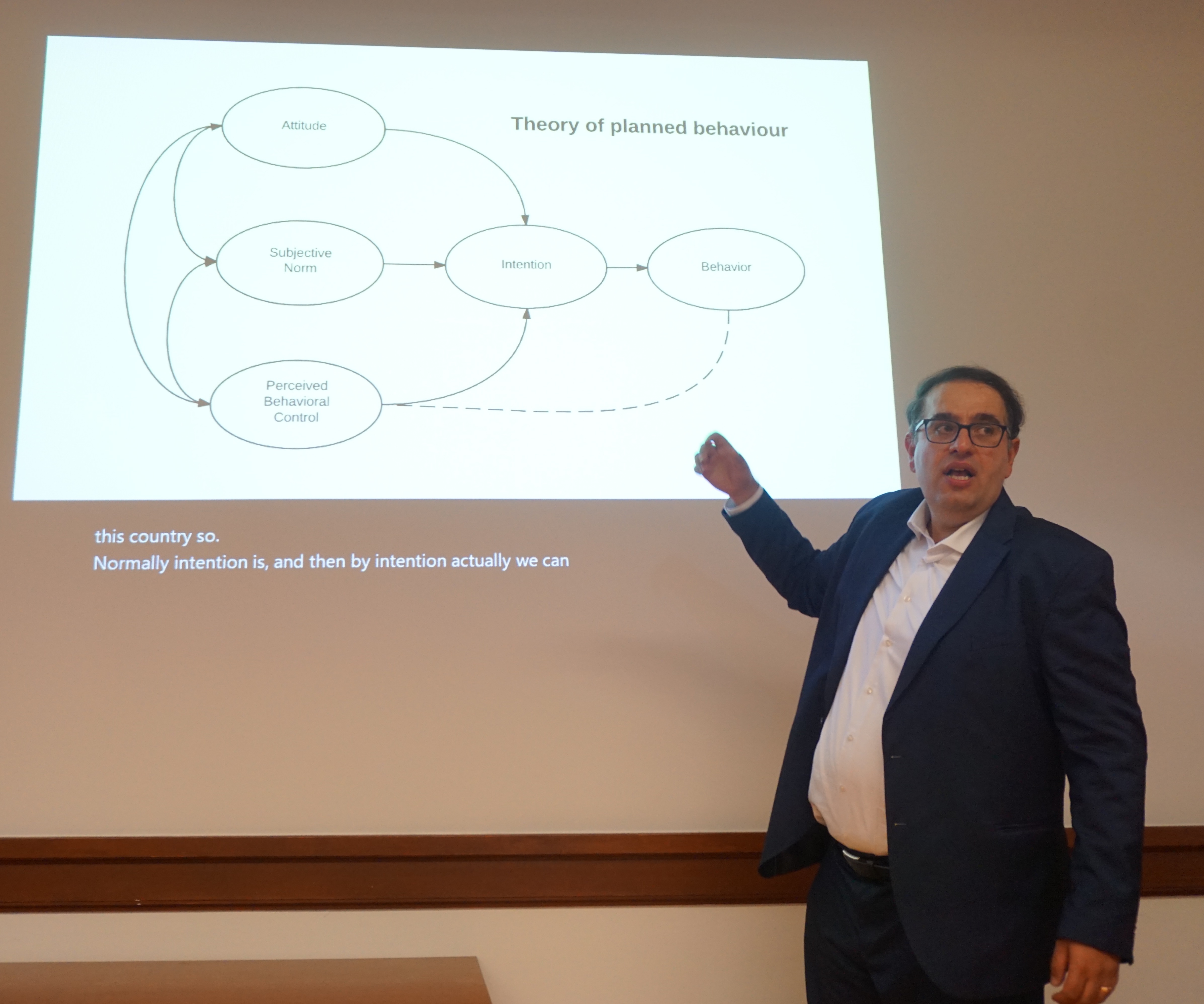 Dr. Hamid Mostofi, Professor of Data Science and Artificial Intelligence at SRH Berlin University of Applied Sciences and Senior Researcher, Technical University of Berlin presents at the ITS Transportation Seminar 