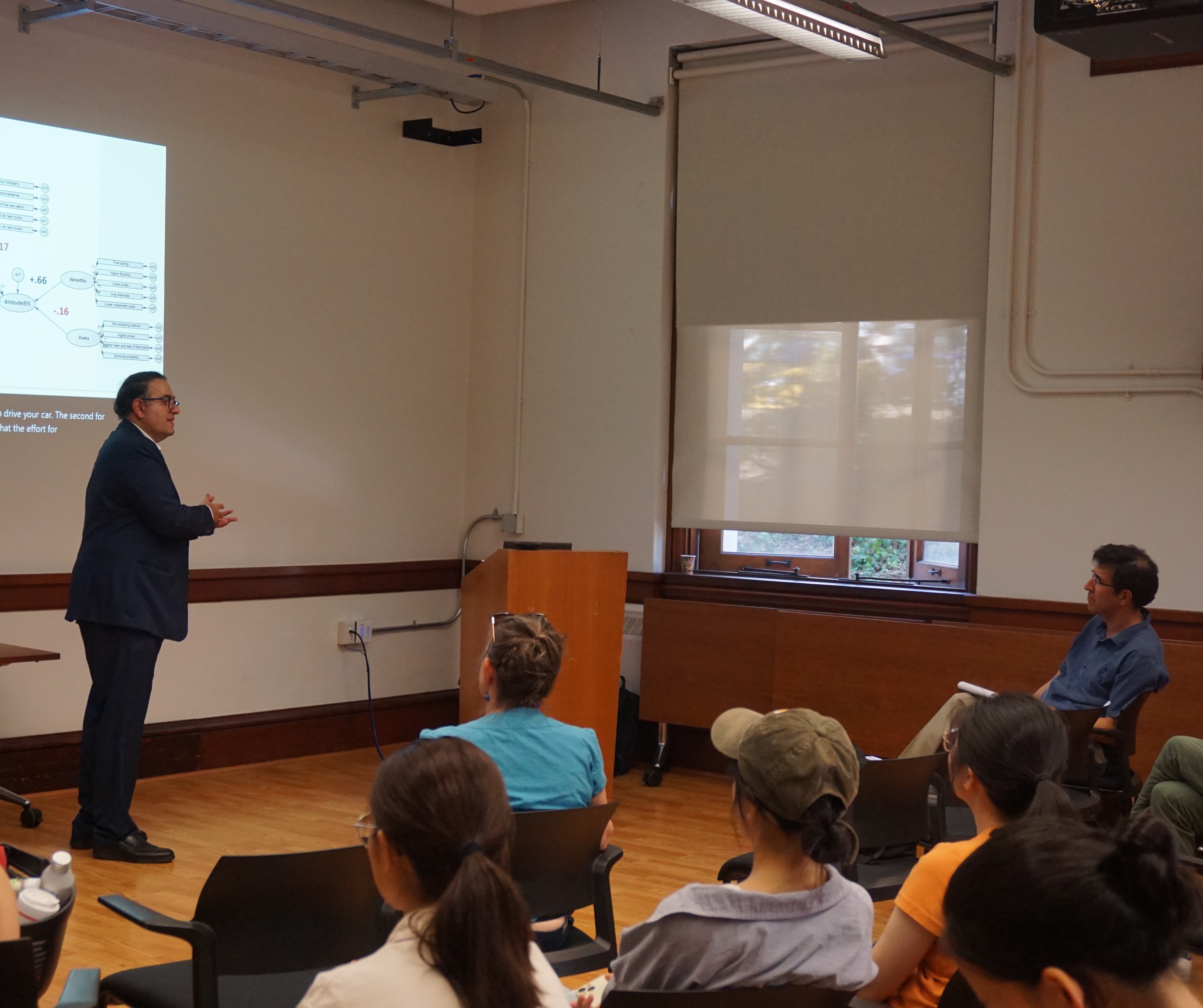Dr. Hamid Mostofi, Professor of Data Science and Artificial Intelligence at SRH Berlin University of Applied Sciences and Senior Researcher, Technical University of Berlin, presents at the ITS Transportation Seminar 
