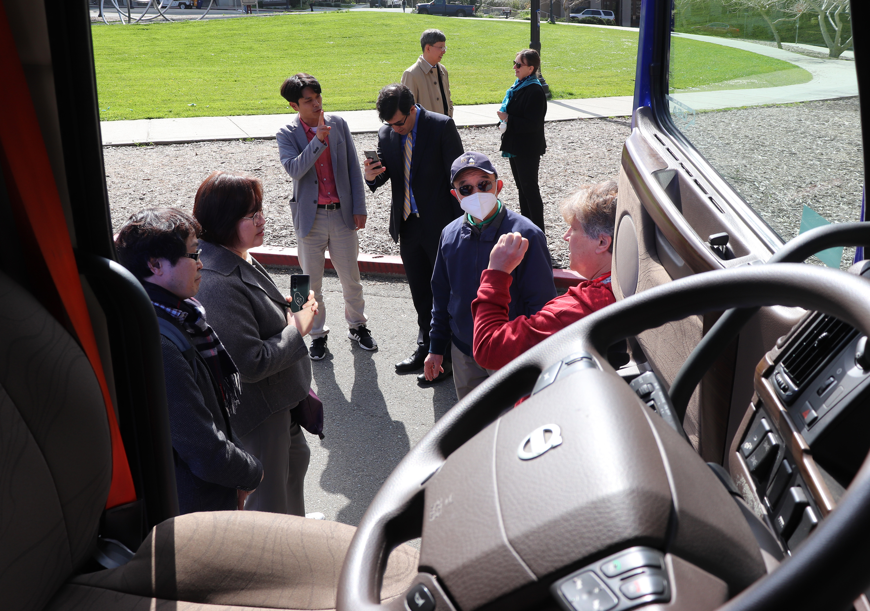 Delegates from KOTI learn about PATH truck platooning research
