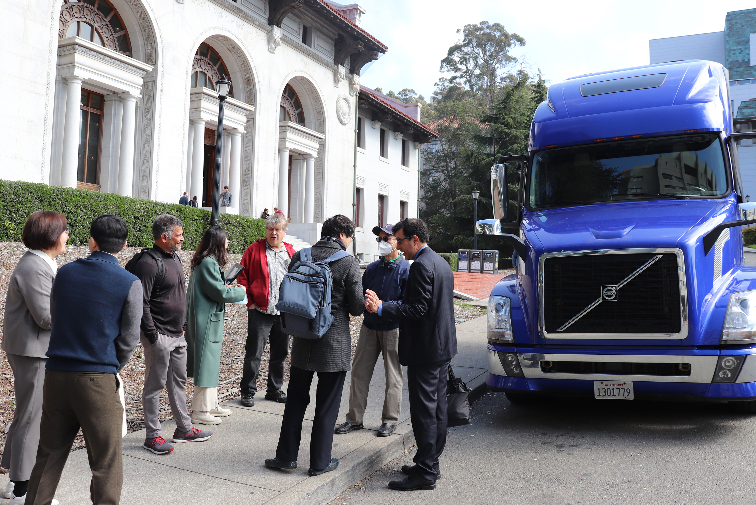 Delegates from KOTI learn about PATH truck platooning research