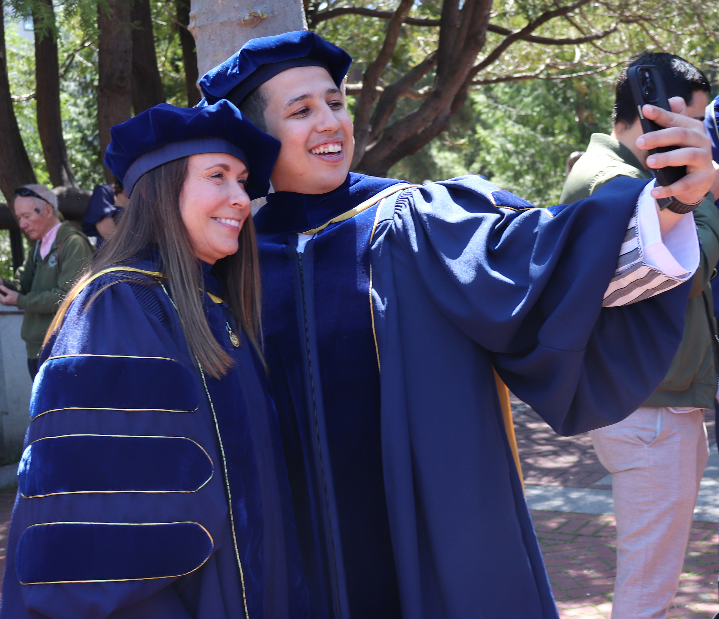 Professor Susan Shaheen and grad Amine Bouzaghrane take a selfie