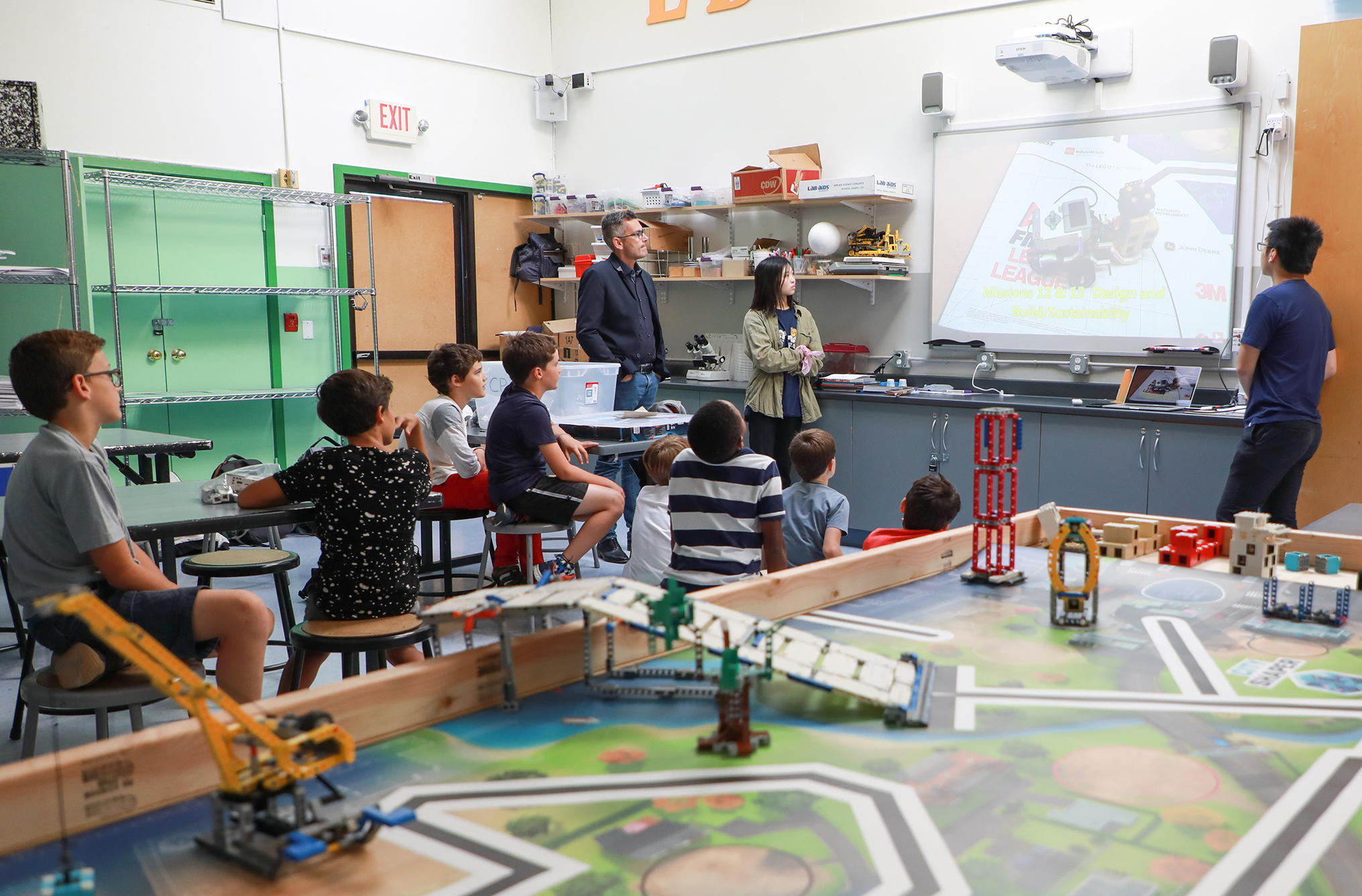 Cal students coach Ecole Bilingue robotics students