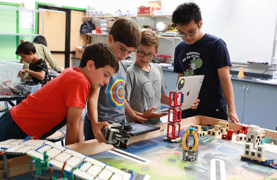 Cal students coach Ecole Bilingue robotics students