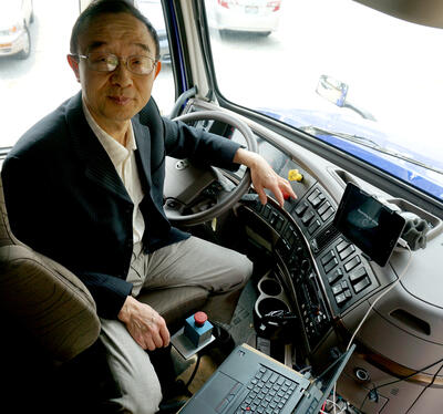 Xiao Yun Lu 