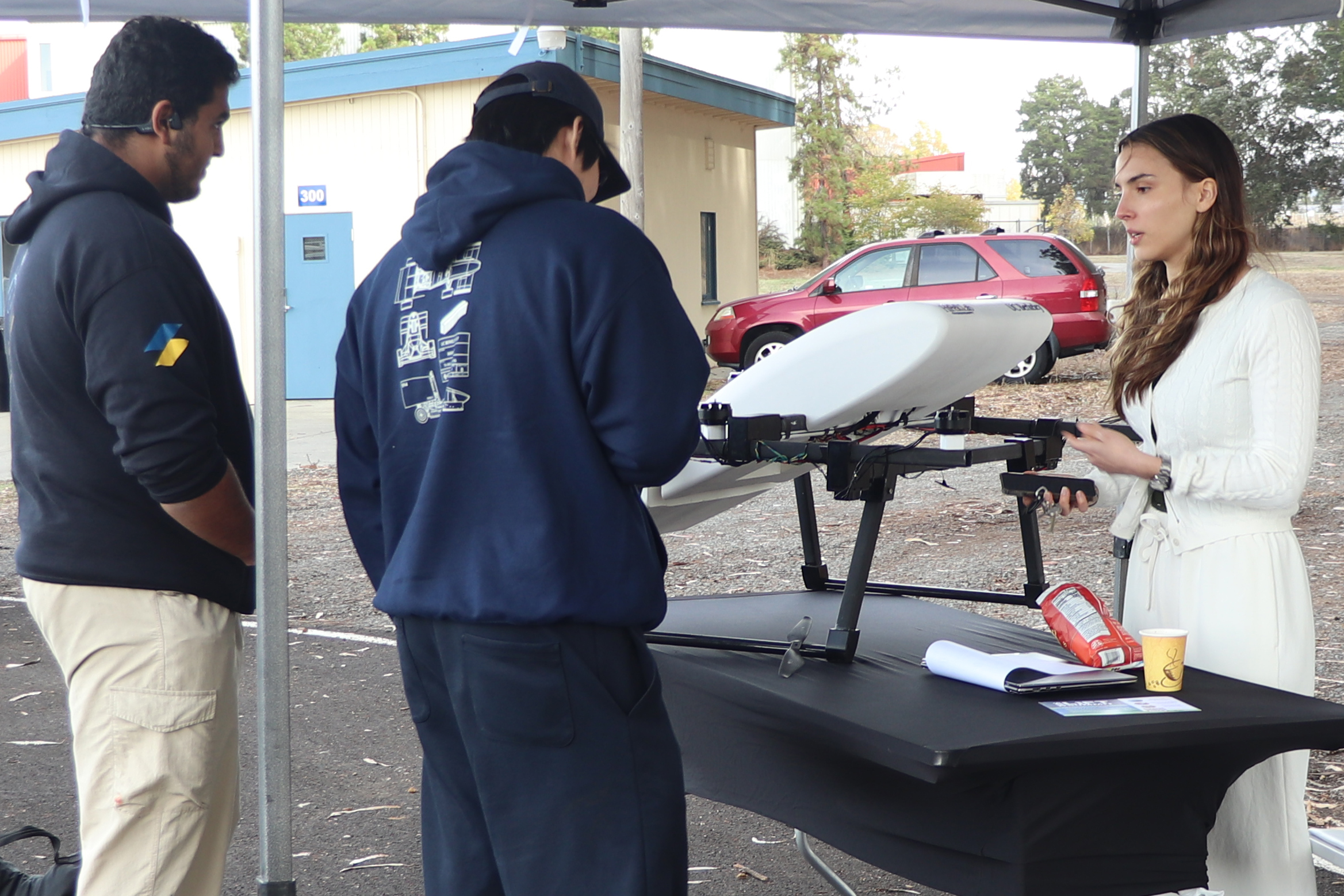 Software-Defined Radar for Safer Mobility A High-Res Front Radar B 360º Object Detection C Efficient Radar Architecture Software-Defined Radar for Safer Mobility A High-Res Front Radar B 360º Object Detection C Efficient Radar Architecture